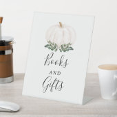 Fall Greenery White Pumpkin Bücher und Geschenke Sockelschild (In SItu)
