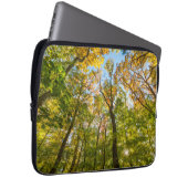 Fall in einem Wald in Amesbury, Massachusetts Laptopschutzhülle (Vorne Rechts)