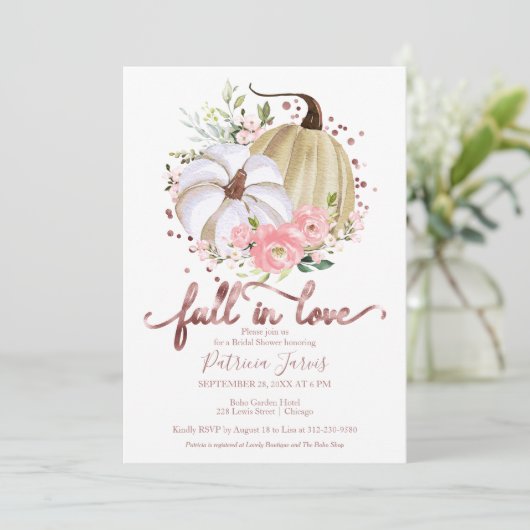 Fall in Liebe Brautparty Pumpkin Floral Einladung (Stehend Vorderseite)