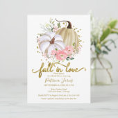 Fall in Liebe Brautparty Pumpkin Floral Einladung (Stehend Vorderseite)