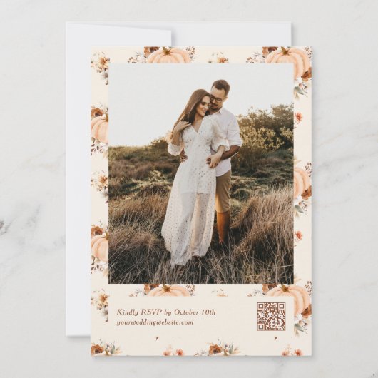 Fall in Liebe Pumpkin Foto QR-Code Hochzeit Einladung (Rückseite)