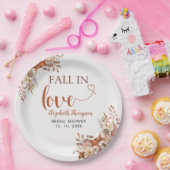 Fall in Love Cute Fall Bridal Shower  Pappteller (Party)