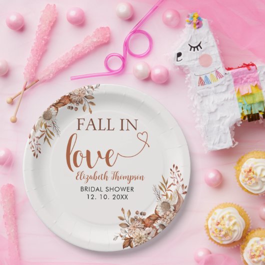 Fall in Love Cute Fall Bridal Shower  Pappteller (Party)