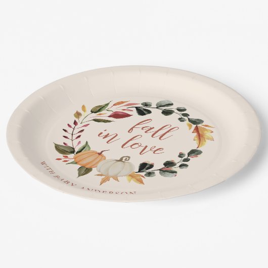 Fall in Love Pumpkin Wreath Baby Shower Pappteller (Schrägansicht)