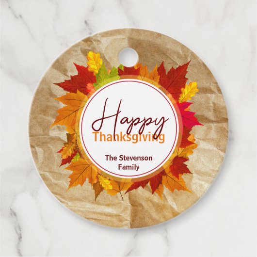 Fall Maple Blätter auf Papier Textur Erntedank Geschenkanhänger (Vorderseite)