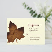 Fall Mit Monogramm UAWG (braun) RSVP Karte (Stehend Vorderseite)