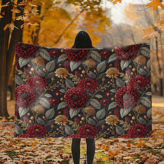 Fall Moody Peony Burgundy auf Dunkelgraublümchen Fleecedecke