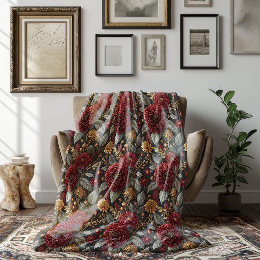 Fall Moody Peony Burgundy auf Dunkelgraublümchen Fleecedecke