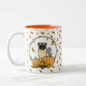 Fall Mops Hund (fawn) Pumpkins Blätter Niedlich Zweifarbige Tasse (Links)