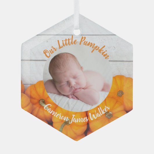 Fall Neugeborenes Foto Baby Unsere kleine Kürbisku Ornament Aus Glas (Vorderseite)