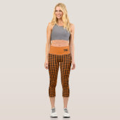 Fall Orange Black Buffalo Karierte INITIALS Capri Leggings (Vorderseite)