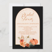 Fall Orange & White Pumpkins Florals auf schwarz Einladung (Vorderseite)