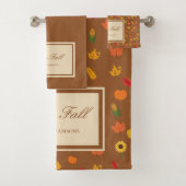 Fall Pattern Familienname Brown Badhandtuch Set (Insitu)