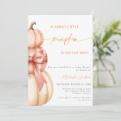 Fall Pink Bow Little Pumpkin Baby Dusche QR Code Einladung (Stehend Vorderseite)
