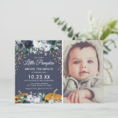 Fall Pumpkin Boy 1. Geburtstag Party Einladung (Stehend Vorderseite)