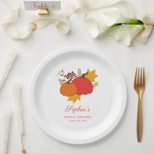 Fall Pumpkin Elegant Script-Brautparty Pappteller (Hochzeit)