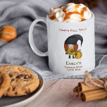 Fall Pumpkin Gewürz Personalisiert Kaffeetasse<br><div class="desc">Fun Fall Design mit Kürbis und Blätter sagt HAPPY FALL YALL" und "Dein Name" Pumpkin Gewürz Latte Tasse",  die leicht mit Namen und Ihrem Lieblings-Herbst trinken personalisiert ist.</div>