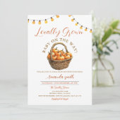 Fall Pumpkin Niedlich Grown Market Baby Shower Einladung (Stehend Vorderseite)