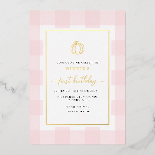 Fall Pumpkin Pink Gingham Birthday Foil Einladung (Vorderseite)