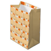 Fall Pumpkin Tissue Paper – Autumn Gift Wrap  Mittlere Geschenktüte (Vorderseite Schrägansicht)