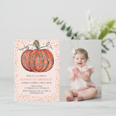 Fall Pumpkin unser Klein dreht ein Foto Einladung (Stehend Vorderseite)