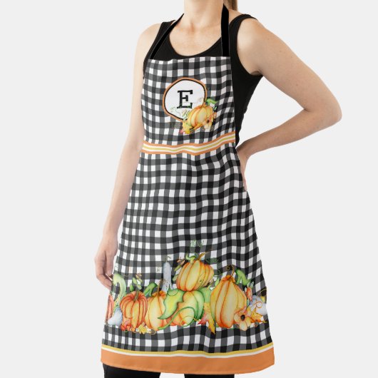 Fall Pumpkins auf Black Gingham Mit Monogramm Schürze (InSitu)