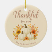 Fall Pumpkins & Sonnenblumen | Eleganter Erntedank Keramik Ornament (Hinten)