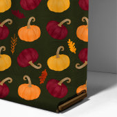 Fall Pumpkins und Blätter auf grünem Muster Stoff