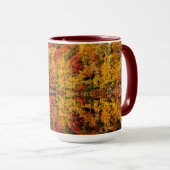 Fall Reflektion über den Russell-Teich | New Hamps Tasse (VorderseiteRechts)