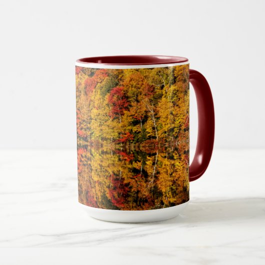 Fall Reflektion über den Russell-Teich | New Hamps Tasse (VorderseiteRechts)