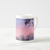 Fall rosa Sonnenuntergang über Bäumen Porzellantasse (Vorderseite Rechts)