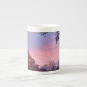 Fall rosa Sonnenuntergang über Bäumen Porzellantasse (Vorderseite)