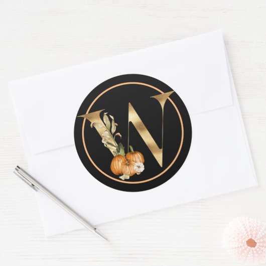 FALL THEMA MONOGRAM W MIT PUMPKIN RUNDER AUFKLEBER (Umschlag)