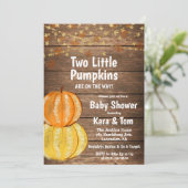 Fall Twin Baby Shower Einladung (Stehend Vorderseite)