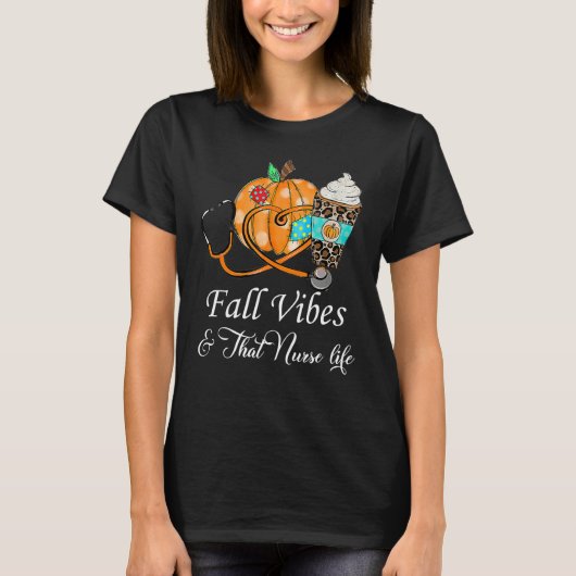 Fall Vibes & That Nurse Life Fall Season Autumn Nu T-Shirt (Vorderseite)
