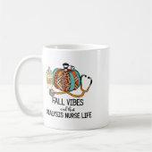 Fall Vibes und Dialyse Nurse Life Pumpkin Le Kaffeetasse (Links)