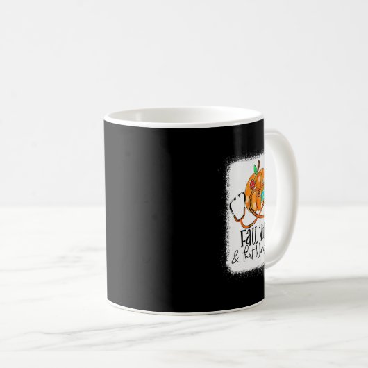 Fall Vibes und die Krankenschwester fallen unter Kaffeetasse (VorderseiteRechts)