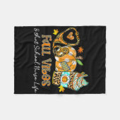 Fall Vibes und dieser Schule Krankenversicherung L Fleecedecke (Vorderseite (Horizontal))