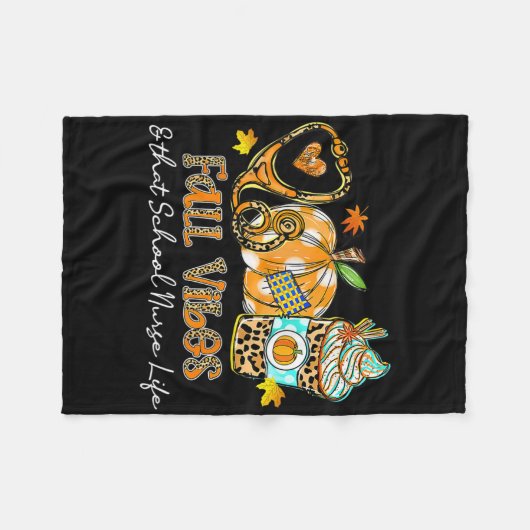 Fall Vibes und dieser Schule Krankenversicherung L Fleecedecke (Vorderseite (Horizontal))