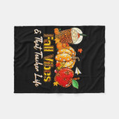 Fall Vibes und dieses Lehrer Life Apfelstiftpumpe Fleecedecke (Vorderseite (Horizontal))