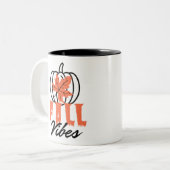 Fall Vibes Zweifarbige Tasse (Vorderseite Links)