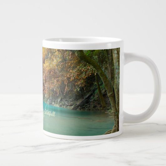 Fall View von Erawan Wasserfall Thailand Jumbo-Tasse (Rechts)