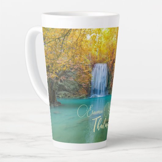 Fall View von Erawan Wasserfall Thailand Milchtasse (Linke Ecke)