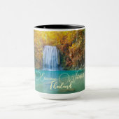 Fall View von Erawan Wasserfall Thailand Tasse (Zentrum)