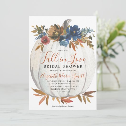 Fall von Liebe Blue Floral Pumpkin Brautparty Einladung (Stehend Vorderseite)