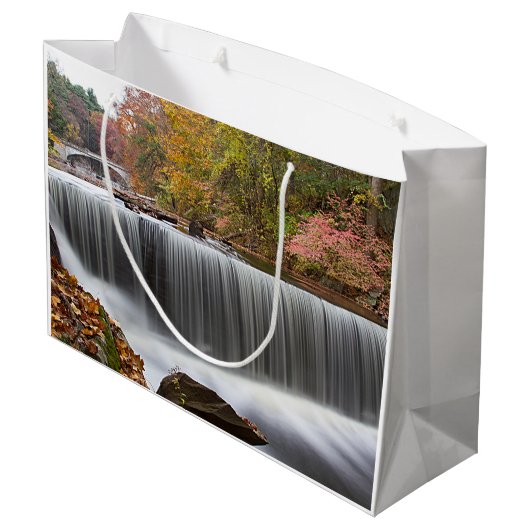 Fall Wasserfall bei Vanderbuild Große Geschenktüte (Rückseite Schrägansicht)