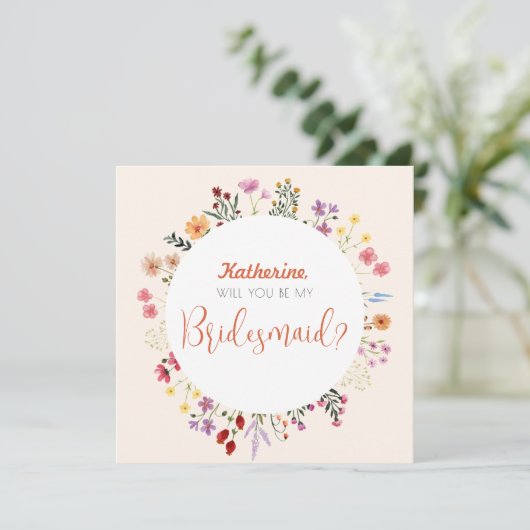 Fall Whimsical Wildblume Floral Bridesmaid Script Einladung (Stehend Vorderseite)
