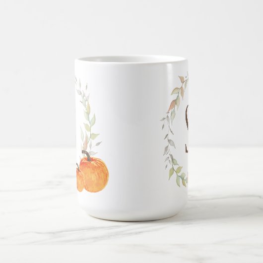 Fall Wreath und Pumpkin Mit Monogramm Kaffeetasse (Mittel)