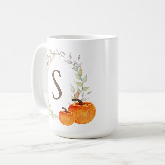 Fall Wreath und Pumpkin Mit Monogramm Kaffeetasse (Vorderseite Links)