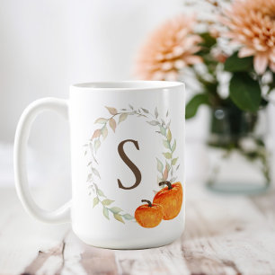 Fall Wreath und Pumpkin Mit Monogramm Kaffeetasse